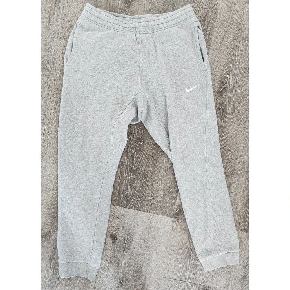 Nike sportswear club